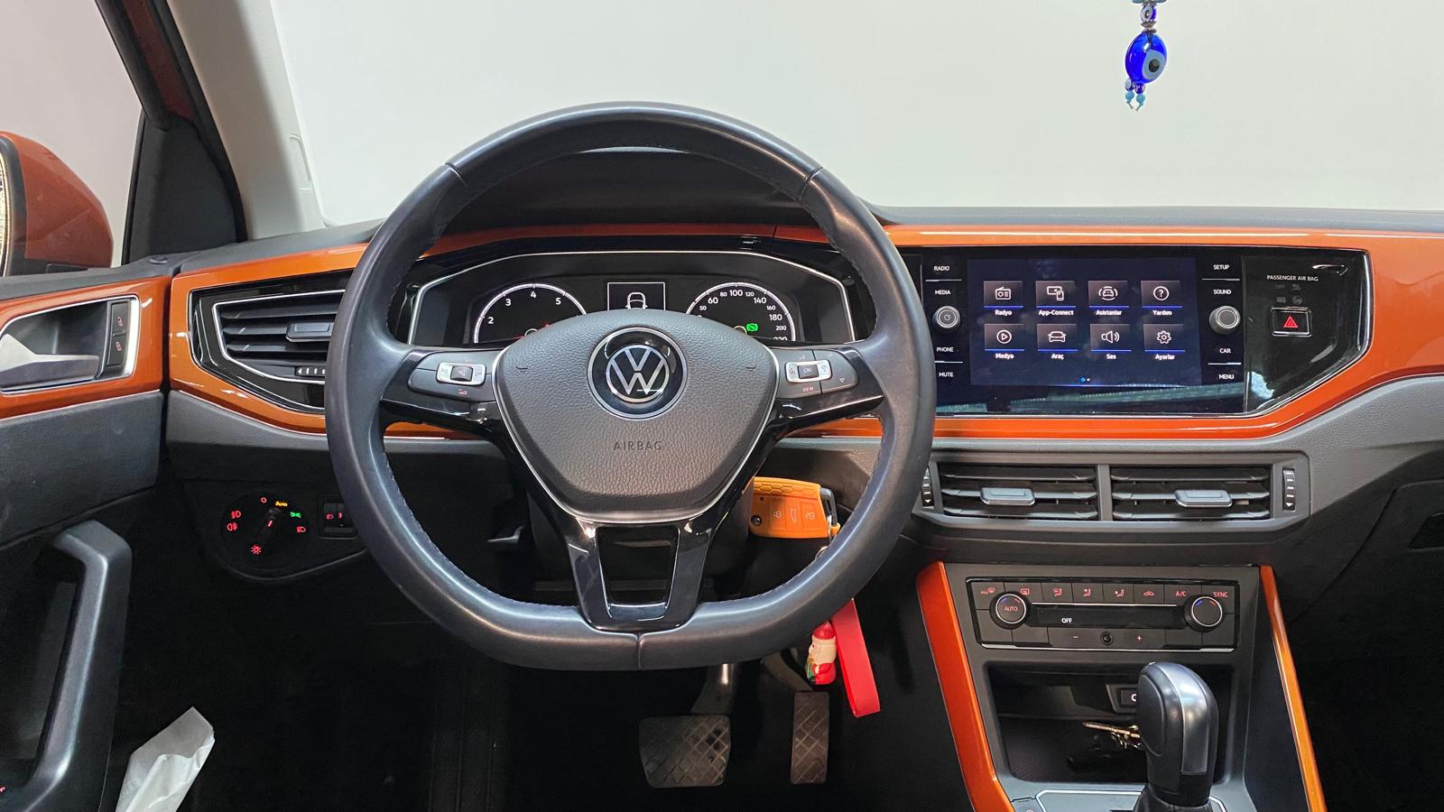 VOLKSWAGEN POLO 18